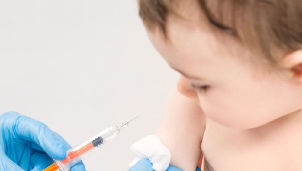 Imagen de un niño antes de ser vacunado