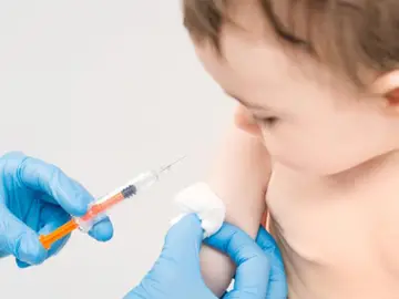 Imagen de un niño antes de ser vacunado Imagen de un niño antes de ser vacunado