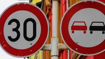 Señal de tráfico, velocidad 30km/h