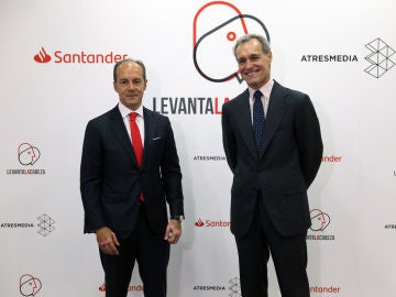 Rami Aboukhair, consejero delegado de Santander España, y Silvio González, consejero delegado de Atresmedia