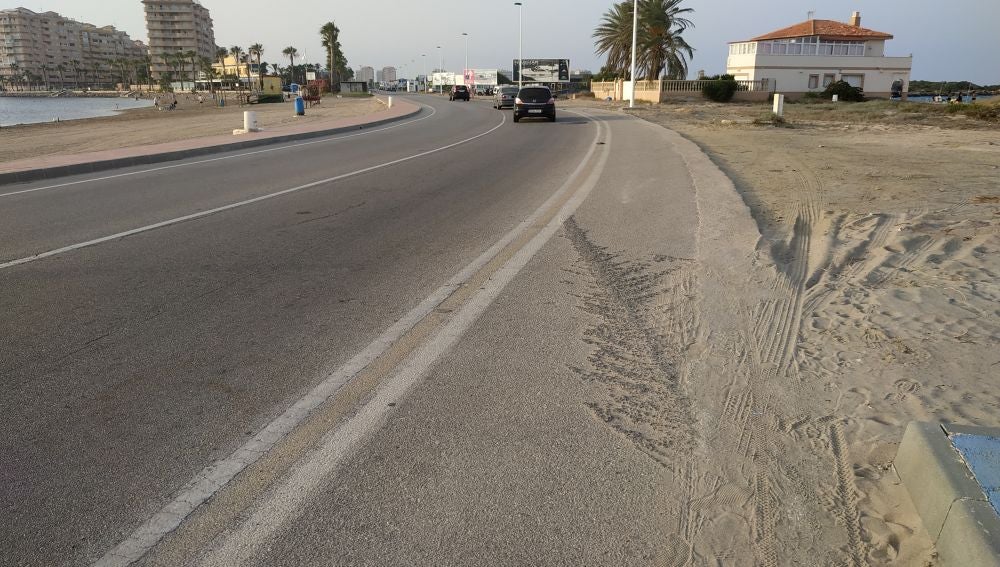 Carril bici en mal estado en La Manga (San Javier - Murcia)