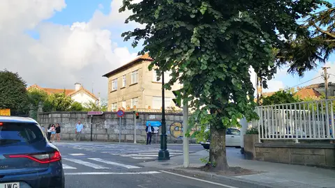 Semáforo que no se ve Este semáforo queda tapado totalmente por el árbol. Se encuentra en la Gran Vía de Vigo (del lado de Plaza América)