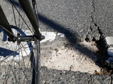 Baches peligrosos para ciclistas en Embajadores-M30