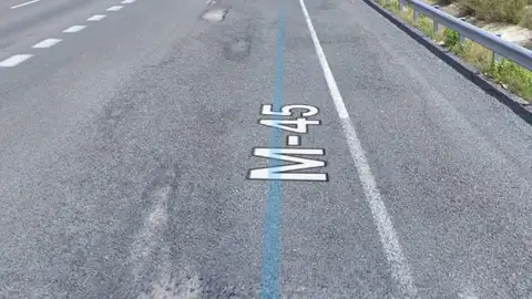 Carretera en mal estado La salida 15 de la M-45 con dirección M-31 tiene varios socavones y hay que salirse al arcén para no dañar los amortiguadores.