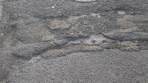 Carretera de la verguenza La BI 3791 , es un despropósito por parte de la administración, ni el ayuntamiento de Portugalete y de Santurtzi, son capaces de ponerse de acuerdo para reparar de una vez y en condiciones está vía.