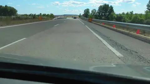 A-67 Autovía Cantabria-Meseta A-67 Autovía Cantabria-Meseta (entre los km 79 y 49, sentido Palencia) en estado absolutamente deplorable, sobre todo el carril derecho. Constantes baches, ondulaciones del asfalto y juntas de dilatación que son de todo menos eso...