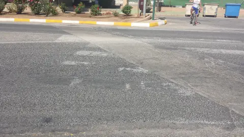 Paso de Cebra en San Clemente (Cuenca) Adjunto fotografías del lamentable estado del paso de cebra de acceso al Polideportivo y piscina en San Clemente (Cuenca) que año tras año permanece en este estado Salida de San Clemente por CM 3112 dirección La Almarcha