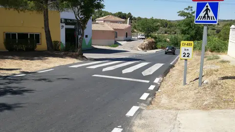 Falta de señalización Carretera CV455, pk 22 población Venta del Moro Han eliminado una placa de limitiacion de velocidad 40. Pasando los vehículos a más de 80km/h