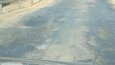 Puente entre Fuentes de Nava y Autillo de Campos en muy mal estado En el kilómetro 23 de la carretera P-953 hay un puente que conecta Fuentes de Nava 6 Autillo de Campos. El puente y los tramos adyacentes están en muy mal estado desde hace tiempo y se empeora cada día más ya que es el lugar transitario tanto para los vehículos de turismo como para las cosechadoras y tractores. La señal que avisa de firme en mal estado no resuelve el problema.