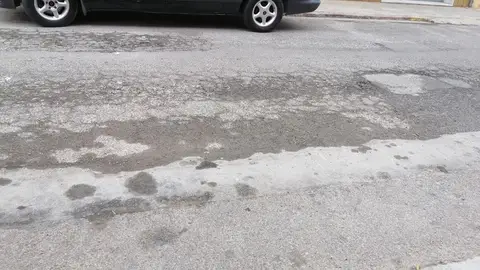 Socavón En Puerto de Sagunto (46520) hay un socavón en la calzada cuya profundidad va en aumento. El mismo se encuentra a la altura del Nº 28 de la c/ Lope de Vega, casi en la intersección con c/ Santiago. En realidad desde el Nº 44 de la calle la calzada está en muy malas condiciones