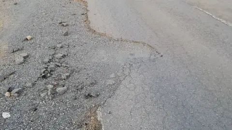 Degradación Poco poco cada vez se va desgranando y haciendose mas grande. Passeig Nord. Reus