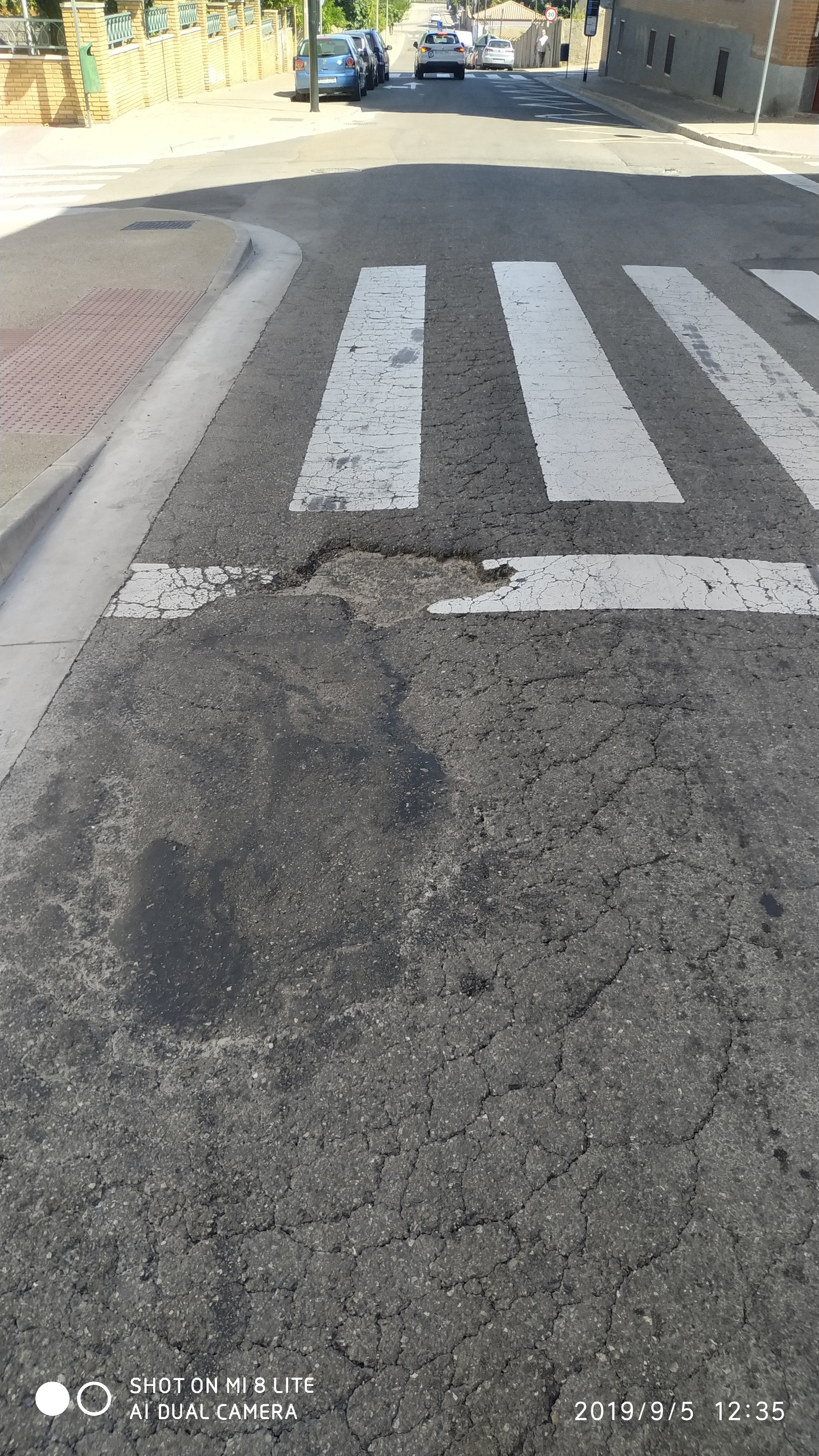 AGUJERO EN ASFALTO Lleva bastante tiempo este agujero no ponen medios para solucionarlo. Está en Avenida Valdefierro con esquina Calle Hortensia cp: 50012 Zaragoza