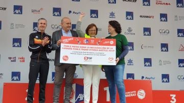 La Asociación Stop Accidentes País Vasco recoge el cheque con la recaudación íntegra