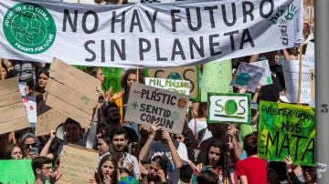 Miles de jóvenes se movilizan en el arranque de la huelga por el clima
