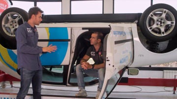 Cómo salir de un coche volcado