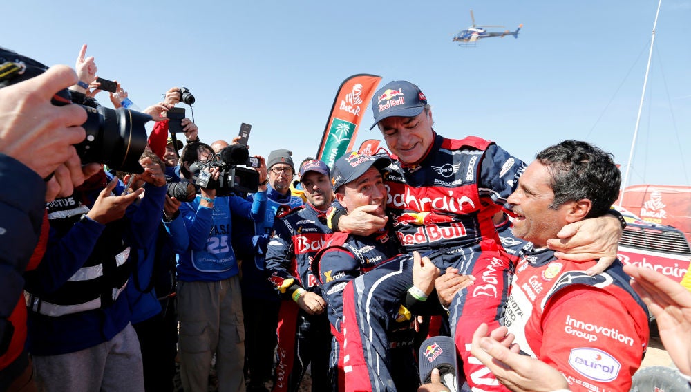 Carlos Sainz, emocionado tras ganar el Dakar 2020