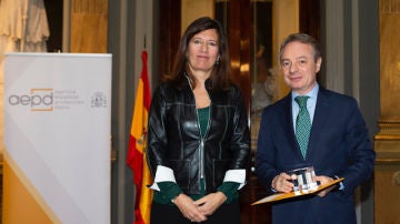 Mar España, directora de la AEPD, y Lorenzo Cooklin, director general Fundación Mutua Madrileña Mar España, directora de la AEPD, y Lorenzo Cooklin, director general Fundación Mutua Madrileña