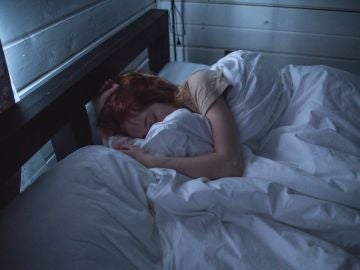 Una chica durmiendo Una chica durmiendo