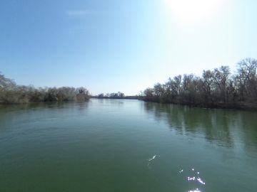 El río Ebro, a su paso por Campredó, entidad del municipio de Tortosa (Tarragona)