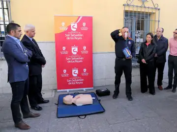 El Equipo de Gobierno, en la presentación de los nuevos desfibriladores El Equipo de Gobierno, en la presentación de los nuevos desfibriladores