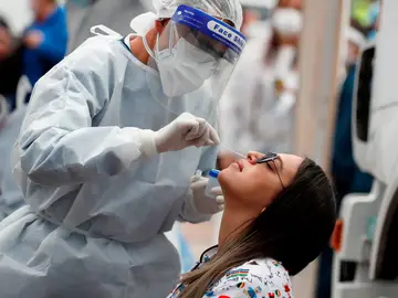 Trabajadores de la salud realizan pruebas para la Covid-19 Trabajadores de la salud realizan pruebas para la Covid-19