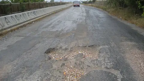 Denuncia recibida Deterioro de ambas carreteras junto al río Beiro
