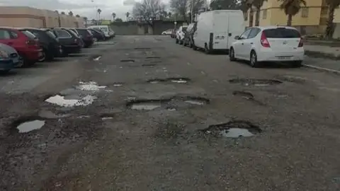 Denuncia recibida Peligrosos hoyos en carretera
