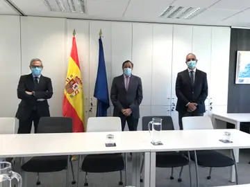 Ramón Reyes (presidente AECC), Rafael Rodrigo y Xosé Bustelo (presidente ASEICA) Ramón Reyes (presidente AECC), Rafael Rodrigo y Xosé Bustelo (presidente ASEICA)
