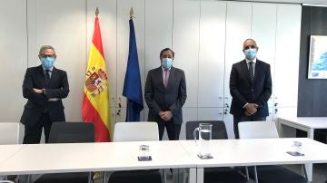 Ramón Reyes (presidente AECC), Rafael Rodrigo y Xosé Bustelo (presidente ASEICA) Ramón Reyes (presidente AECC), Rafael Rodrigo y Xosé Bustelo (presidente ASEICA)