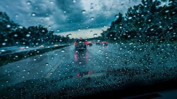 Si la lluvia es muy fuerte, es mejor no coger el coche Si la lluvia es muy fuerte, es mejor no coger el coche