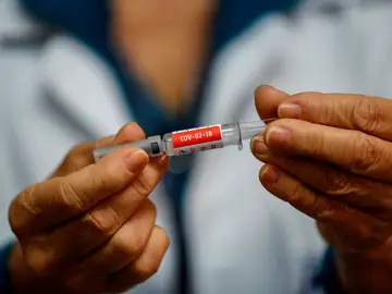 vacuna contra el COVID-19 vacuna contra el COVID-19