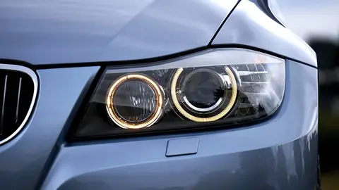 Se acortan los días: ¿por qué debo cambiar las luces de mi coche y cuánto me va a costar? Se acortan los días: ¿por qué debo cambiar las luces de mi coche y cuánto me va a costar?