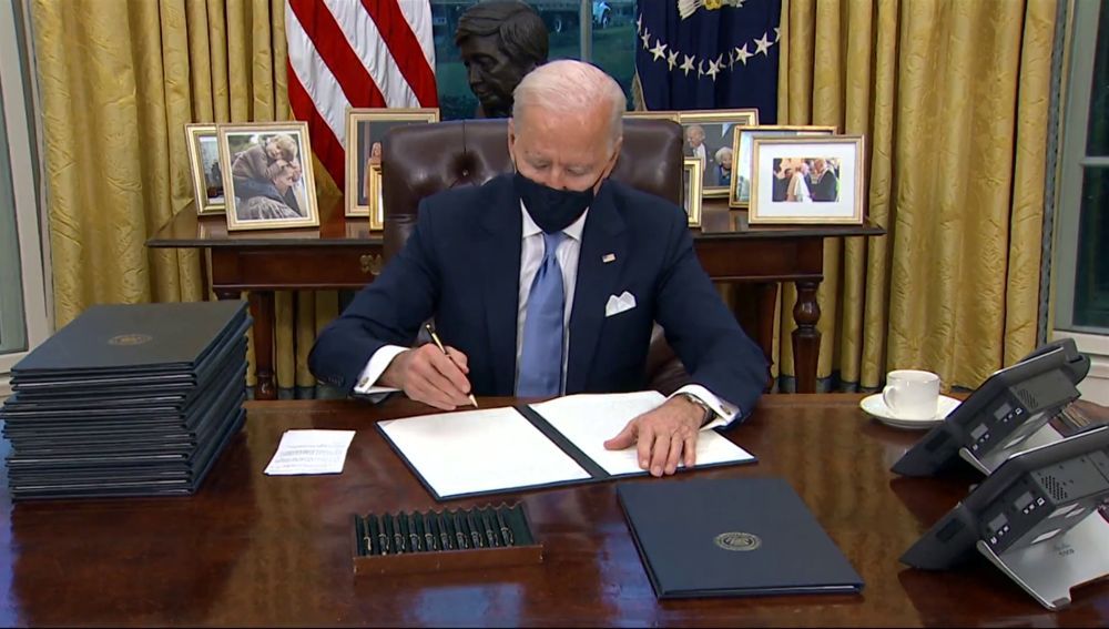 A3 Noticias 1 (21-01-21) Joe Biden estrena su presidencia con la firma de 15 decretos para revertir las políticas de Donald Trump