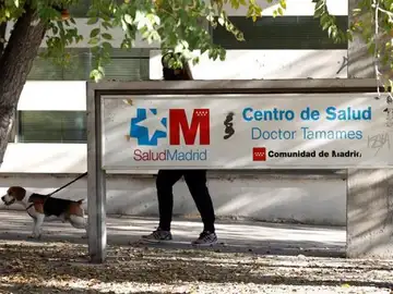 Imagen de archivo de la entrada a un centro de salud madrileño Imagen de archivo de la entrada a un centro de salud madrileño