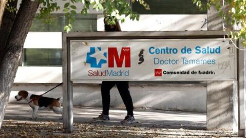 Imagen de archivo de la entrada a un centro de salud madrileño