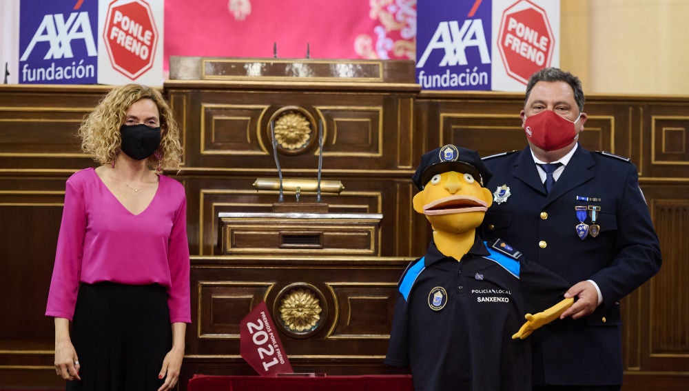 La presidenta del Congreso, Meritxell Batet, ha sido la encargada de dar el reconocimiento al propio Abelardo Martínez Meis.