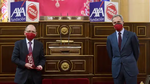 El consejero delegado de Atresmedia, Silvio González, entregará el premio a Salvador Cubero Priego, alcalde de Doña Mencía, Córdoba. El consejero delegado de Atresmedia, Silvio González, entregará el premio a Salvador Cubero Priego, alcalde de Doña Mencía, Córdoba.