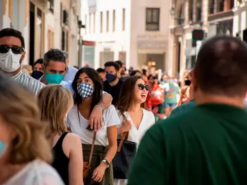 El centro de Sevilla, en el primer día sin ser obligatorio el uso de mascarillas en exteriores El centro de Sevilla, en el primer día sin ser obligatorio el uso de mascarillas en exteriores