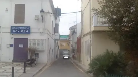 Calle sin salida y habitada por una persona con discapacidad, sin señalizar Calle sin salida y habitada por una persona con discapacidad, sin señalizar