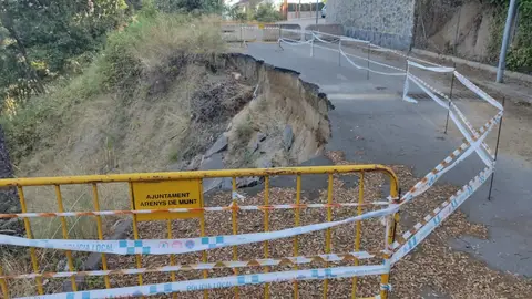 Carretera cortada y sin arreglar Carretera cortada y sin arreglar