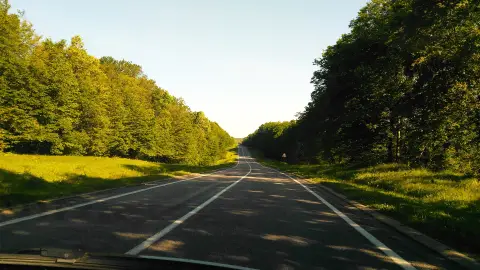 Carretera con línea continua Carretera con línea continua