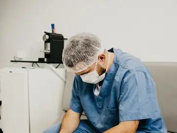 Seis de cada diez enfermeros españoles aseguran que la pandemia ha afectado a su salud mental Seis de cada diez enfermeros españoles aseguran que la pandemia ha afectado a su salud mental