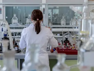 La importancia de visibilizar a las científicas para combatir la brecha de género al elegir estudios y profesiones La importancia de visibilizar a las científicas para combatir la brecha de género al elegir estudios y profesiones