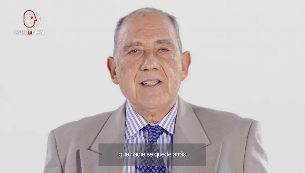 El jubilado Carlos San Juan es el protagonista de la nueva campaña de Atresmedia para abordar la brecha digital.
