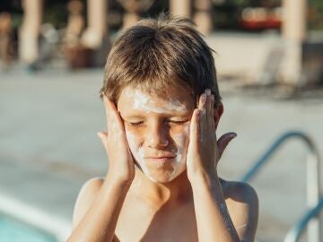 Cómo proteger correctamente la piel de los niños del sol en vacaciones 