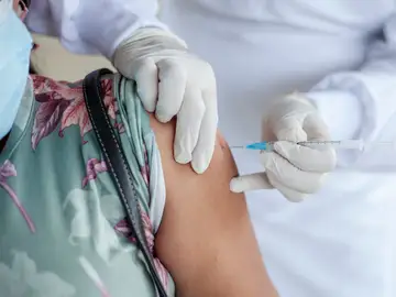 Vacunar del Covid-19 tras la ovulación puede evitar las variaciones menstruales, según un estudio del CSIC Vacunar del Covid-19 tras la ovulación puede evitar las variaciones menstruales, según un estudio del CSIC