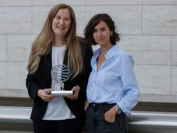 Luz Gabás y Cristina Campos, ganadora y finalista del Premio Planeta 2022