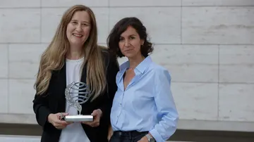 Luz Gabás y Cristina Campos, ganadora y finalista del Premio Planeta 2022