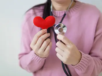 Investigadores españoles revelan un factor clave que protege el corazón tras un infarto Investigadores españoles revelan un factor clave que protege el corazón tras un infarto