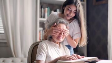 ¿Cómo podemos fomentar la salud mental en las personas mayores?